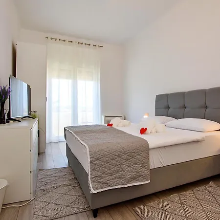 Frane Apartment